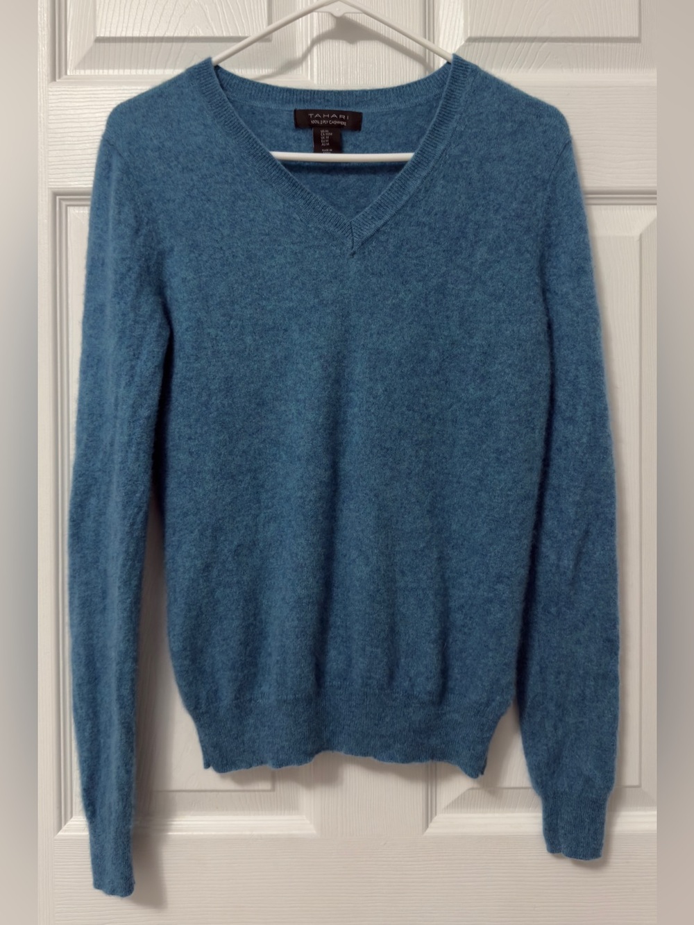 Tahari women’s Cashmere Teal-Blue V-Neck Sweater